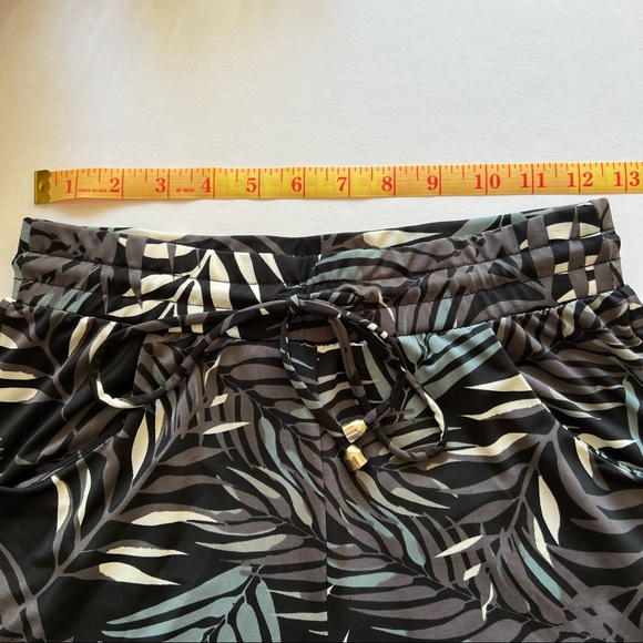 SOLD Sandiva | Casual Palm Leaf Wide Leg Pants - Picture 6 of 10